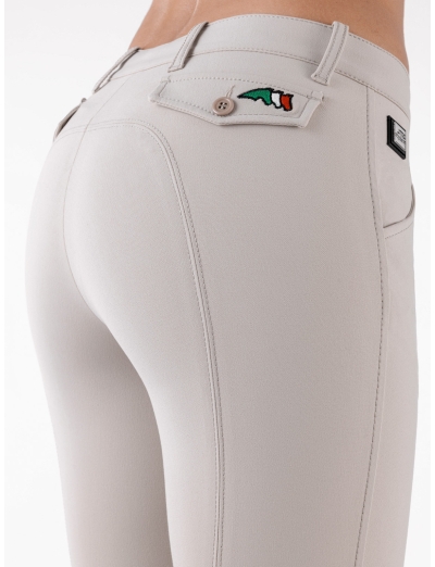BOSTON – Beige women’s breeches patch and Italian flag logo