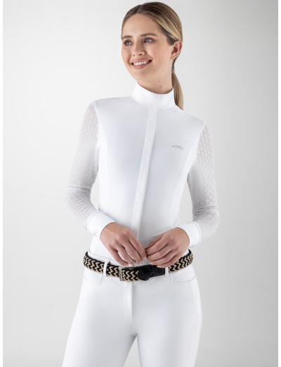 Weisses damen-turnierpoloshirt mit langen tüllärmeln