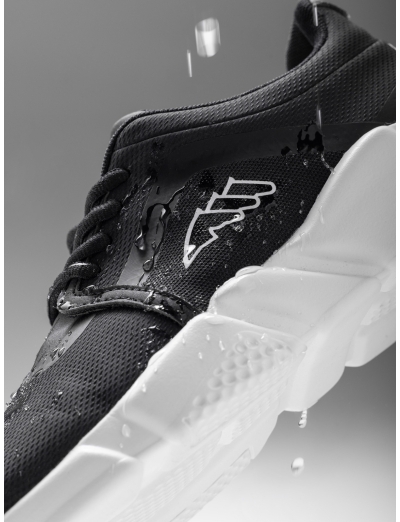 Sneakers nere