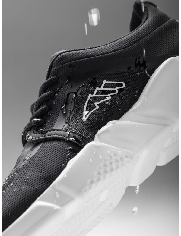 Sneakers nere