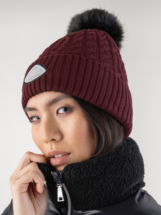 Bonnet amarante &agrave; pompon pour femme